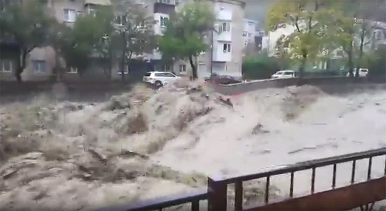 Последствия ливня в Туапсе. Стоп-кадр видео очевидца