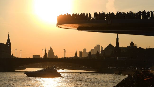 Парящий мост парка Зарядье в Москве Парящий мост парка Зарядье в Москве