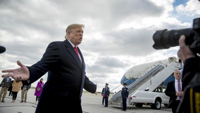 Президент США Дональд Трамп беседует с журналистами. Архивное фото Президент США Дональд Трамп беседует с журналистами. Архивное фото