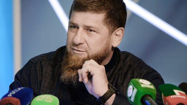 Глава Чеченской Республики Рамзан Кадыров отвечает на вопросы журналистов во время ежегодной пресс-конференции в Грозном. 27 октября 2018 Глава Чеченской Республики Рамзан Кадыров отвечает на вопросы журналистов во время ежегодной пресс-конференции в Грозном. 27 октября 2018
