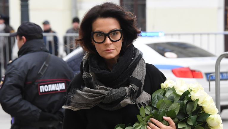 Актриса Евгения Крюкова на церемонии прощания с актером театра и кино Николаем Караченцовым в театре Ленком в Москве