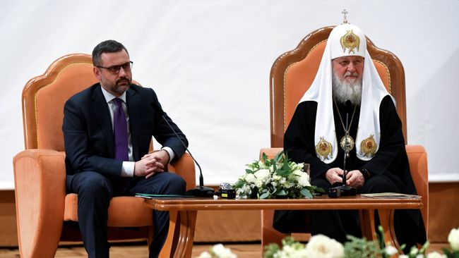 Глава синодального отдела по взаимоотношениям церкви с обществом и СМИ Владимир Легойда и патриарх Московский и Всея Руси Кирилл во время пресс-конференции в рамках фестиваля православных СМИ Вера и слово. 30 октября 2018 Глава синодального отдела по взаимоотношениям церкви с обществом и СМИ Владимир Легойда и патриарх Московский и Всея Руси Кирилл во время пресс-конференции в рамках фестиваля православных СМИ Вера и слово. 30 октября 2018