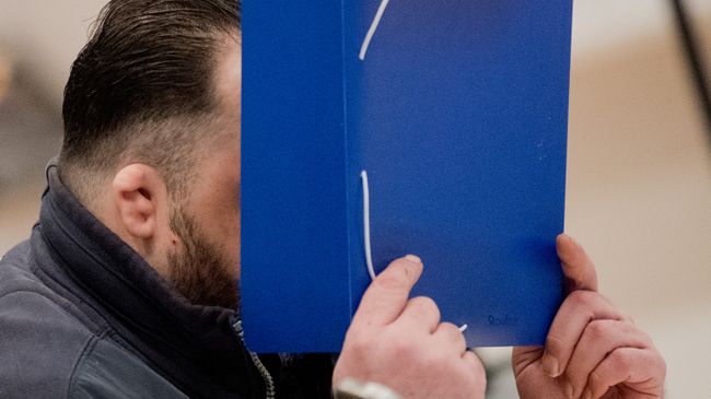 Бывший медбрат Нильс Хёгель, обвиняемый в убийстве ста пациентов, в суде Ольденбурга, Германия. 30 октября 2018 Бывший медбрат Нильс Хёгель, обвиняемый в убийстве ста пациентов, в суде Ольденбурга, Германия. 30 октября 2018