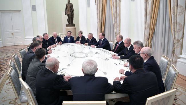Президент РФ Владимир Путин во время встречи с ушедшими в отставку руководителями ряда субъектов Российской Федерации. 30 октября 2018 Президент РФ Владимир Путин во время встречи с ушедшими в отставку руководителями ряда субъектов Российской Федерации. 30 октября 2018