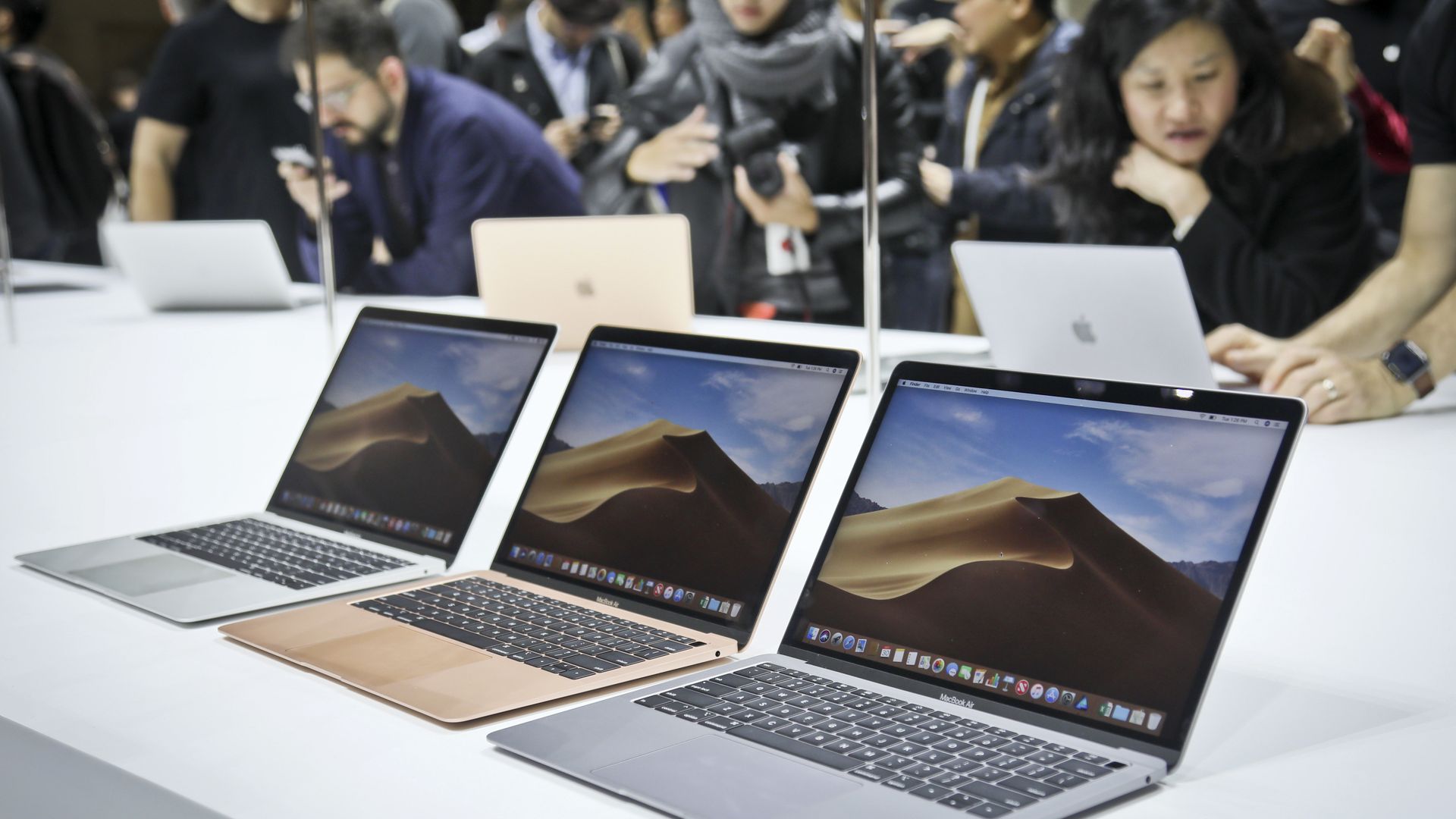 Новые ноутбуки MacBook Air компании Apple. 30 октября 2018 года Новые ноутбуки MacBook Air компании Apple. 30 октября 2018 года - РИА Новости, 1920, 12.03.2021