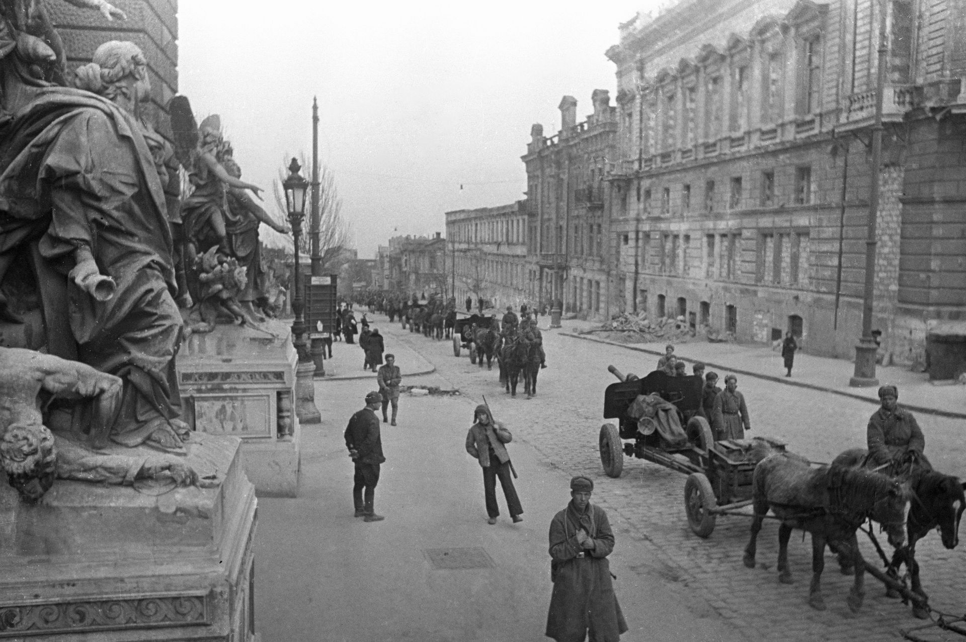 Советские войска на улицах освобожденной Одессы, Украина Советские войска на улицах освобожденной Одессы, Украина - РИА Новости, 1920, 29.03.2024
