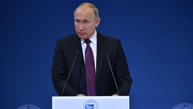Президент РФ Владимир Путин на пленарном заседании VI Всемирного конгресса соотечественников, проживающих за рубежом. 31 октября 2018