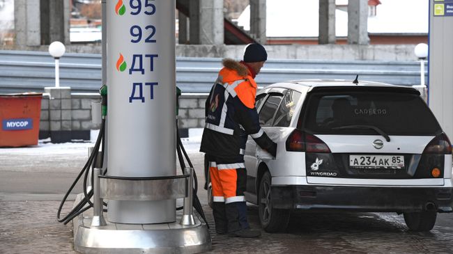 Бензоколонка на АЗС Бензоколонка на АЗС