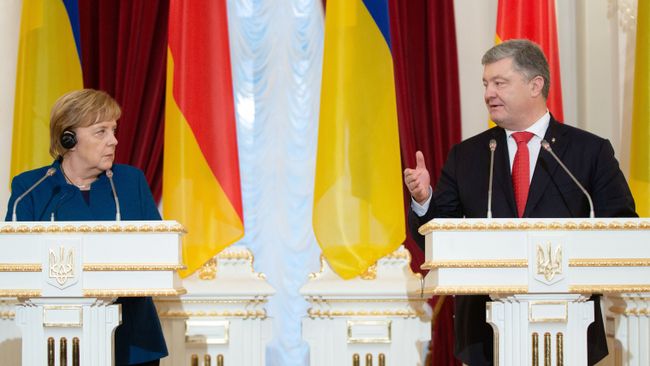 Президент Украины Петр Порошенко и канцлер Германии Ангела Меркель Президент Украины Петр Порошенко и канцлер Германии Ангела Меркель