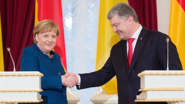 Президент Украины Петр Порошенко и канцлер Германии Ангела Меркель во время встречи. 1 ноября 2018 Президент Украины Петр Порошенко и канцлер Германии Ангела Меркель во время встречи. 1 ноября 2018