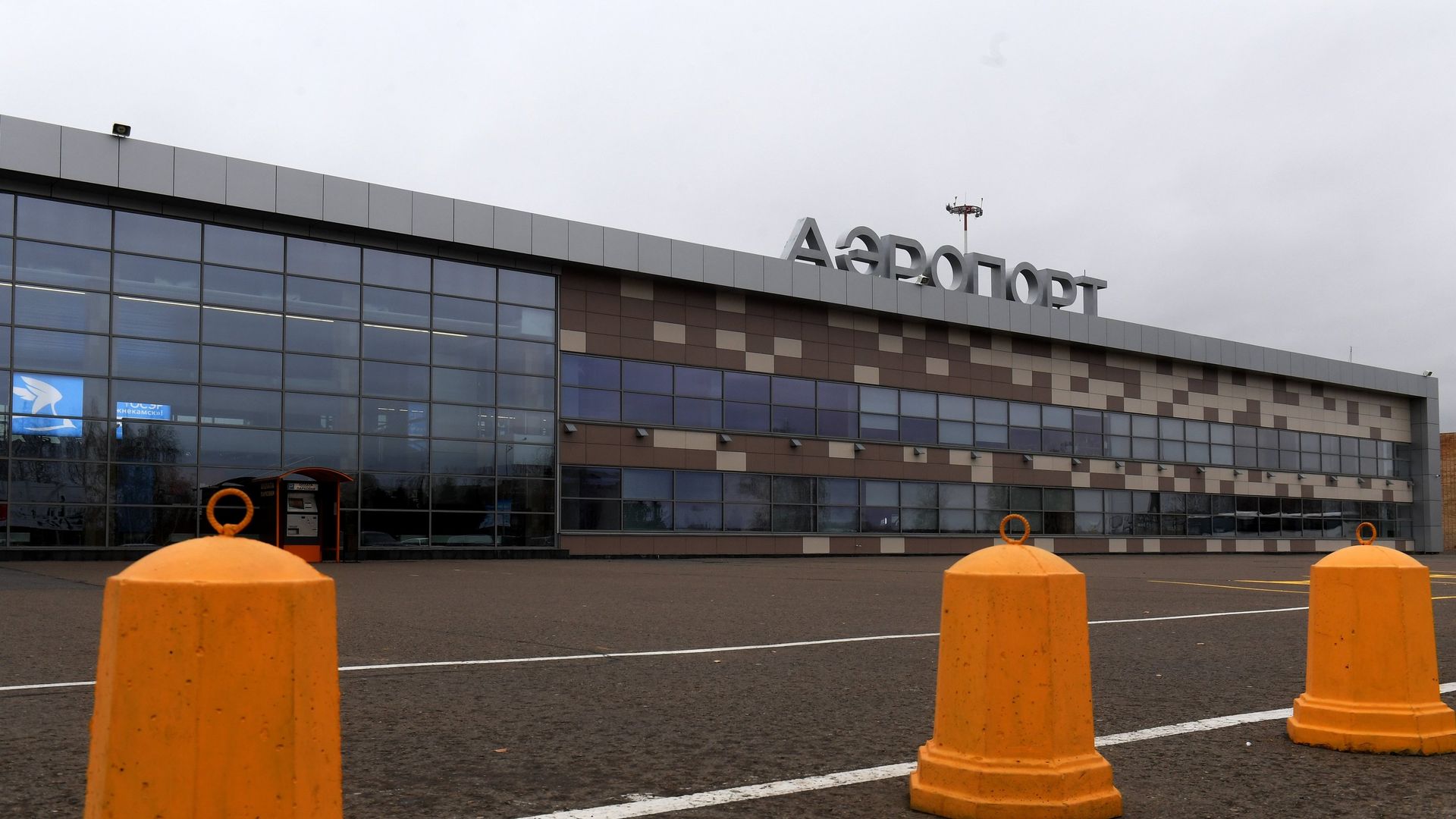 Здание международного аэропорта Бегишево Здание международного аэропорта Бегишево - РИА Новости, 1920, 02.09.2023