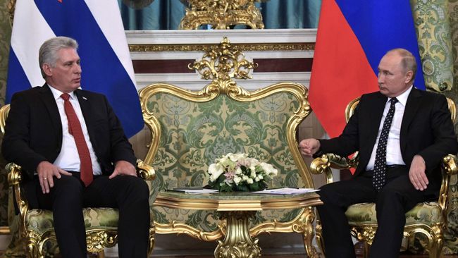 Президент РФ Владимир Путин и председатель Госсовета Кубы Мигель Диас-Канель Бермудес во время встречи. 2 ноября 2018 Президент РФ Владимир Путин и председатель Госсовета Кубы Мигель Диас-Канель Бермудес во время встречи. 2 ноября 2018