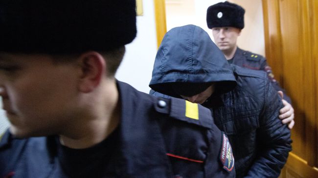 Бывший сотрудник полиции Эдуард Матвеев, обвиняемый в изнасиловании девушки-дознавателя, во время рассмотрения ходатайства следствия об аресте в Кировском районном суде Уфы. Архивное фото