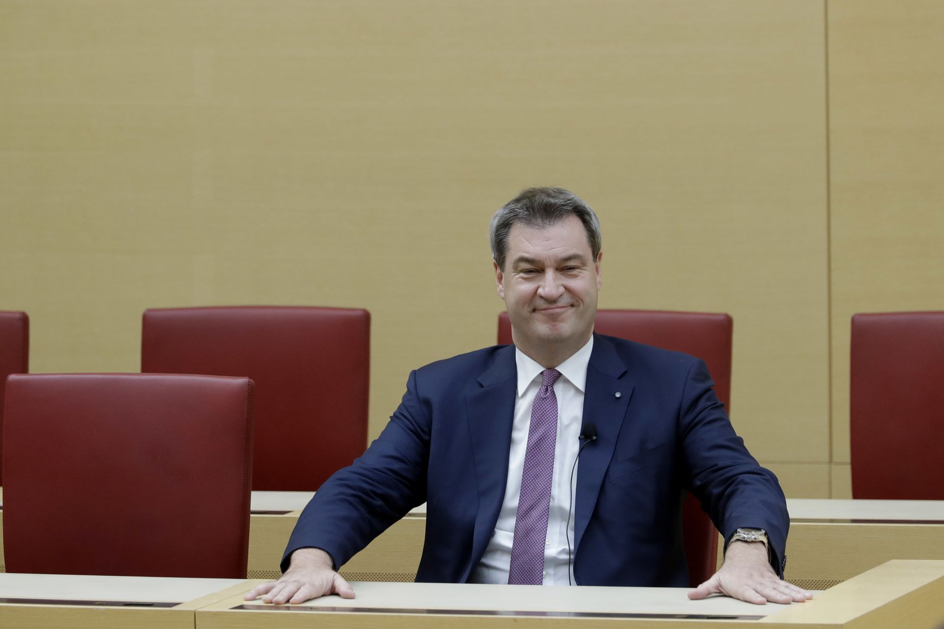 Маркус Зодер в Баварском парламенте после того как он вновь избран премьер-министром Баварии. 6 ноября 2018 Маркус Зодер в Баварском парламенте после того как он вновь избран премьер-министром Баварии. 6 ноября 2018 - РИА Новости, 1920, 17.12.2024