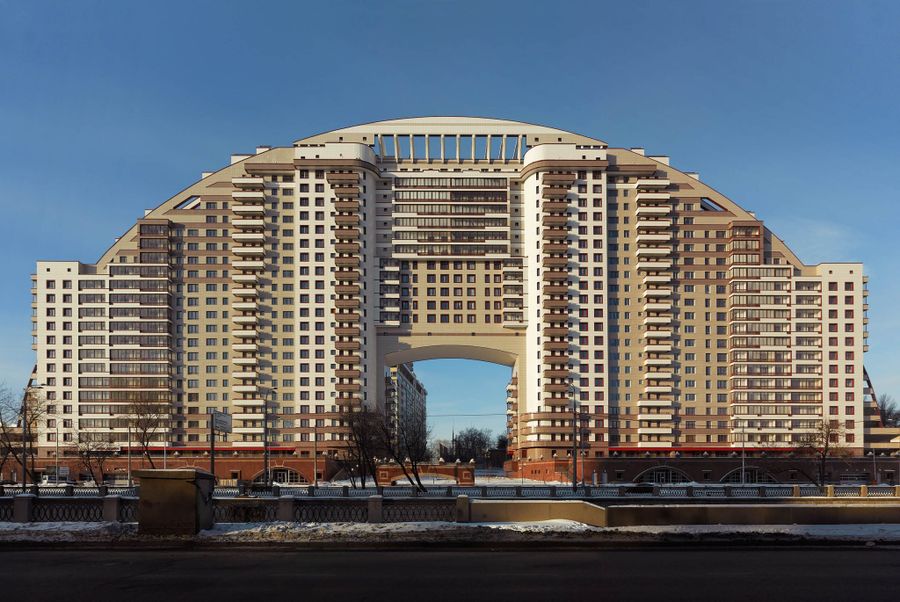 Работа немецкого фотографа Фрэнка Херфорта «Солнечная арка, Москва»