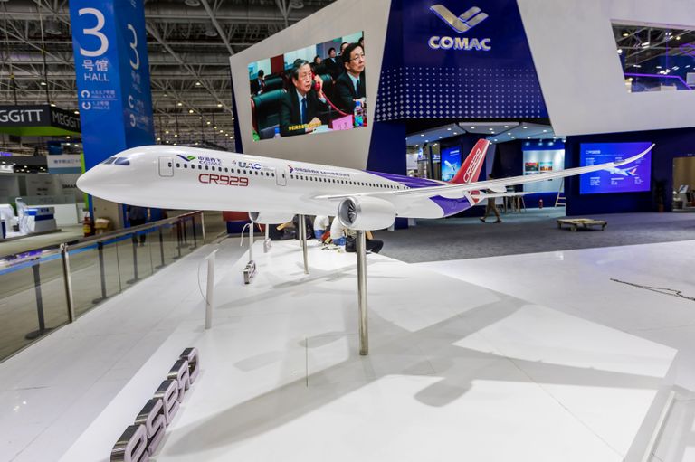 Презентация макета российско-китайского самолета CR929 на Чжухайском авиасалоне Презентация макета российско-китайского самолета CR929 на Чжухайском авиасалоне