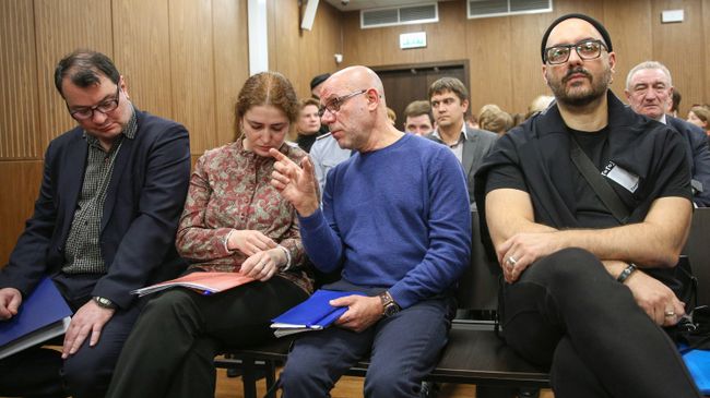 Режиссер, художественный руководитель театра Гоголь-центр Кирилл Серебренников в Мещанском суде Москвы. 7 ноября 2018 Режиссер, художественный руководитель театра Гоголь-центр Кирилл Серебренников в Мещанском суде Москвы. 7 ноября 2018