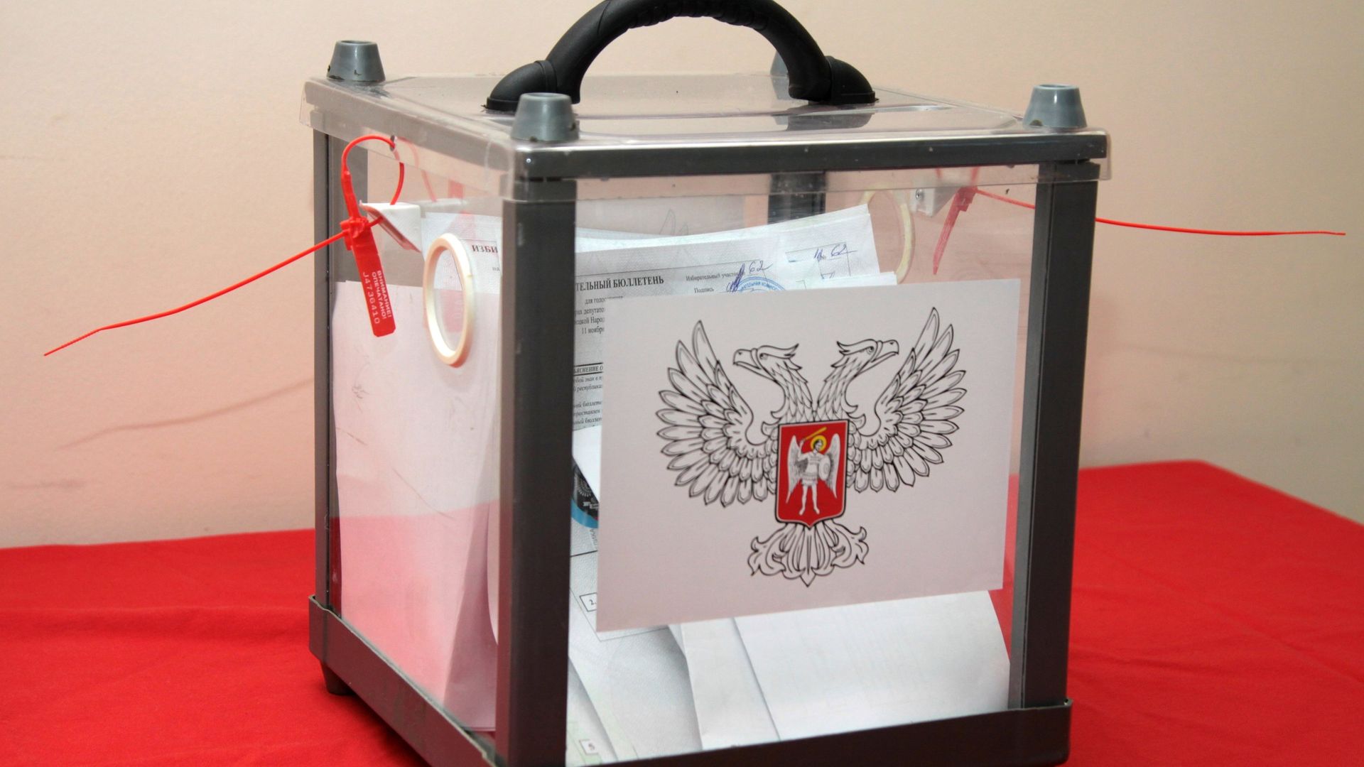 Урна для голосования на выборах главы ДНР Урна для голосования на выборах главы ДНР - РИА Новости, 1920, 13.12.2022