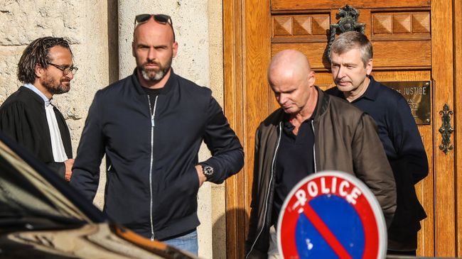 Российский бизнесмен Дмитрий Рыболовлев выходит из здания суда Монако. Архивное фото