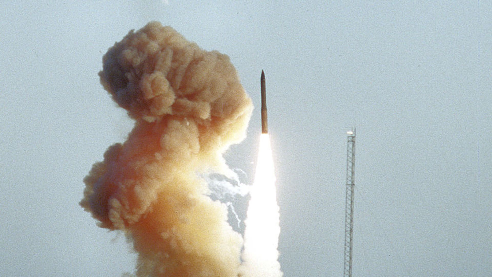 Запуск американской баллистической межконтинентальной ракеты Minuteman III Запуск американской баллистической межконтинентальной ракеты Minuteman III - РИА Новости, 1920, 30.10.2020