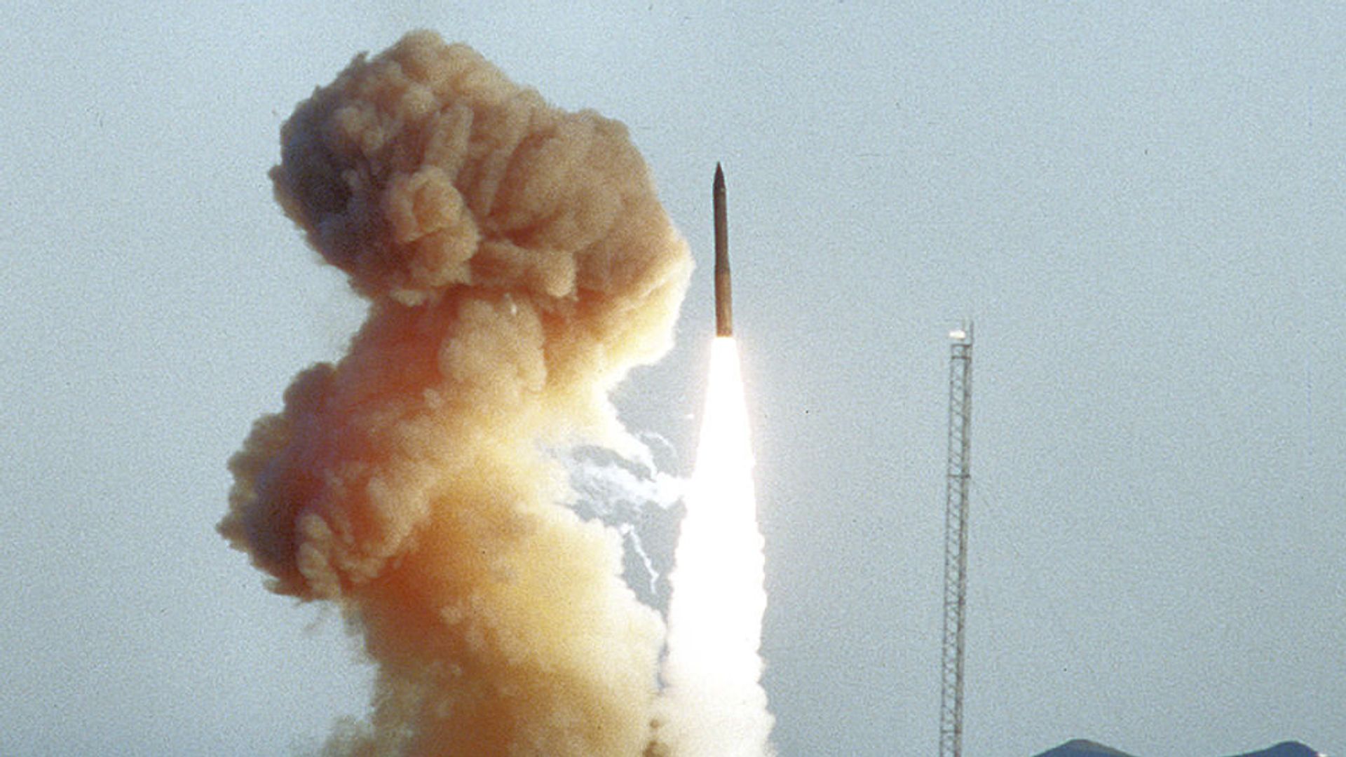 Запуск американской баллистической межконтинентальной ракеты Minuteman III Запуск американской баллистической межконтинентальной ракеты Minuteman III - РИА Новости, 1920, 16.08.2022