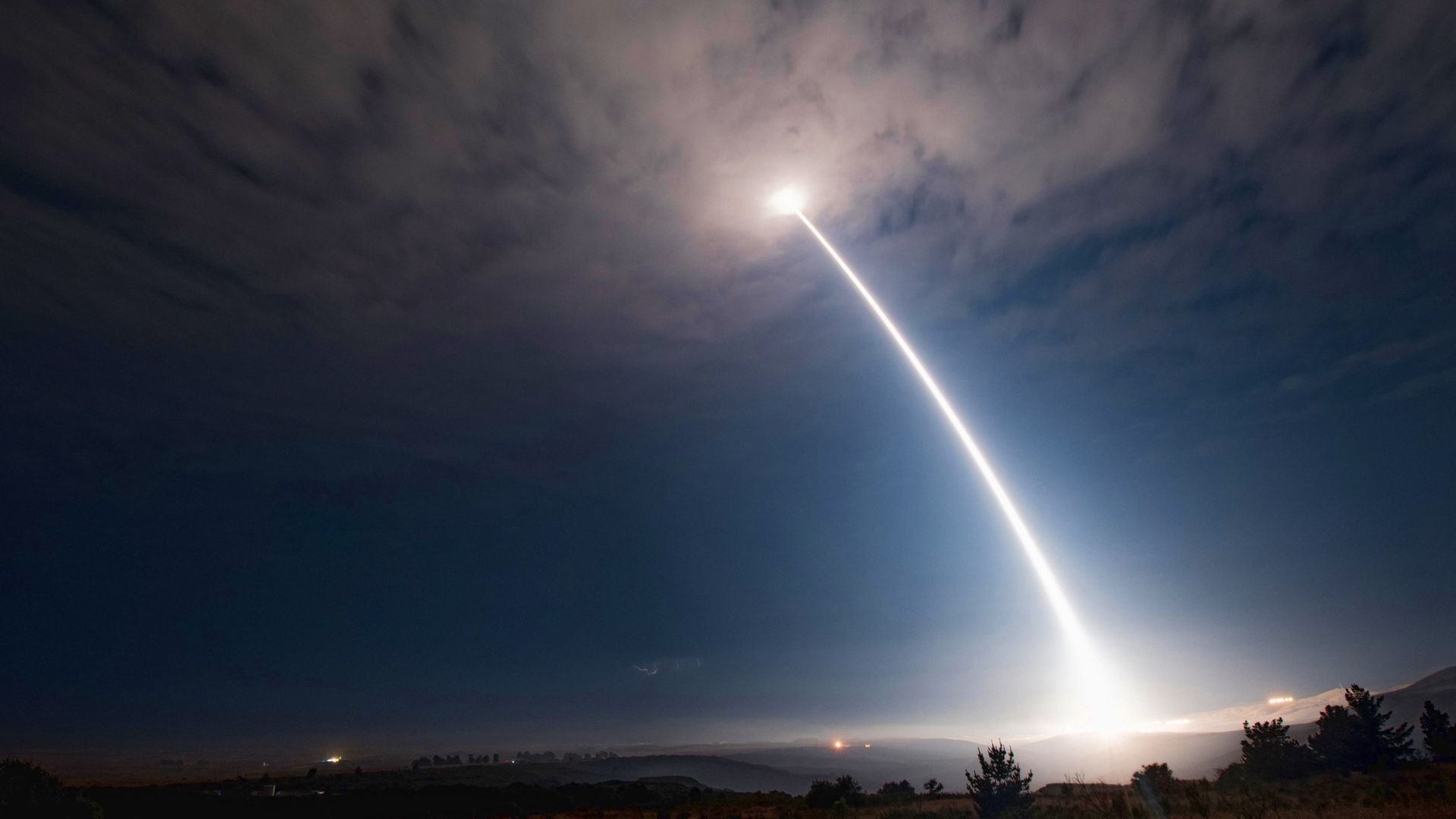 Пуск ракеты Minuteman 3 на военной базе ВВС США Ванденберг Пуск ракеты Minuteman 3 на военной базе ВВС США Ванденберг - РИА Новости, 1920, 23.09.2024