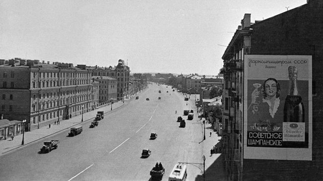 Движение транспорта на Садовом кольце. Москва, 1940 год. Движение транспорта на Садовом кольце. Москва, 1940 год.
