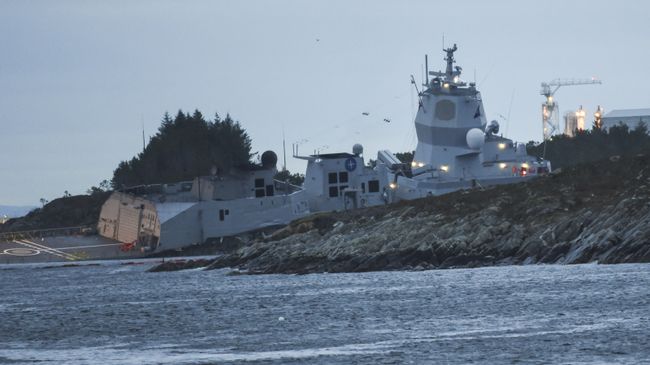 Столкновение норвежского фрегата KNM Helge Ingstad с танкером Sola TS. 8 ноября 2018 Столкновение норвежского фрегата KNM Helge Ingstad с танкером Sola TS. 8 ноября 2018