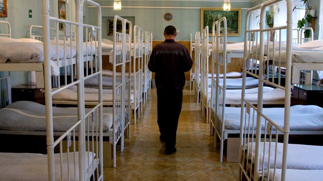 Заключенный в спальне исправительной колонии Заключенный в спальне исправительной колонии