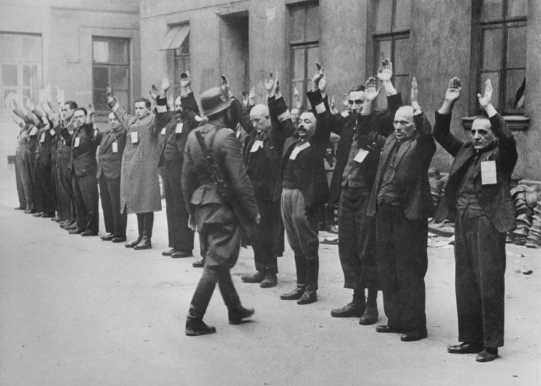 Евреи в Варшавском гетто. Апрель 1943