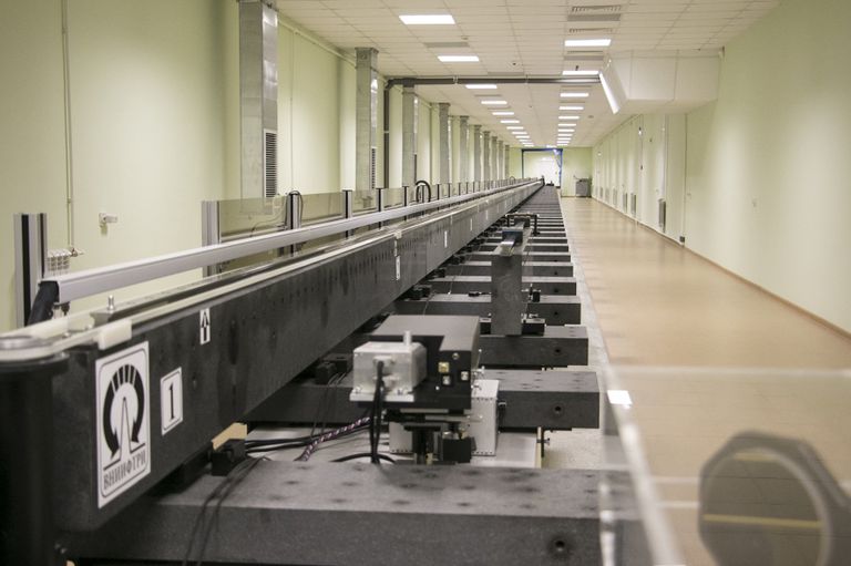 Эталонный измерительный комплекс в диапазоне длин до 60 м на основе фемтосекундного лазера и измерительного базиса