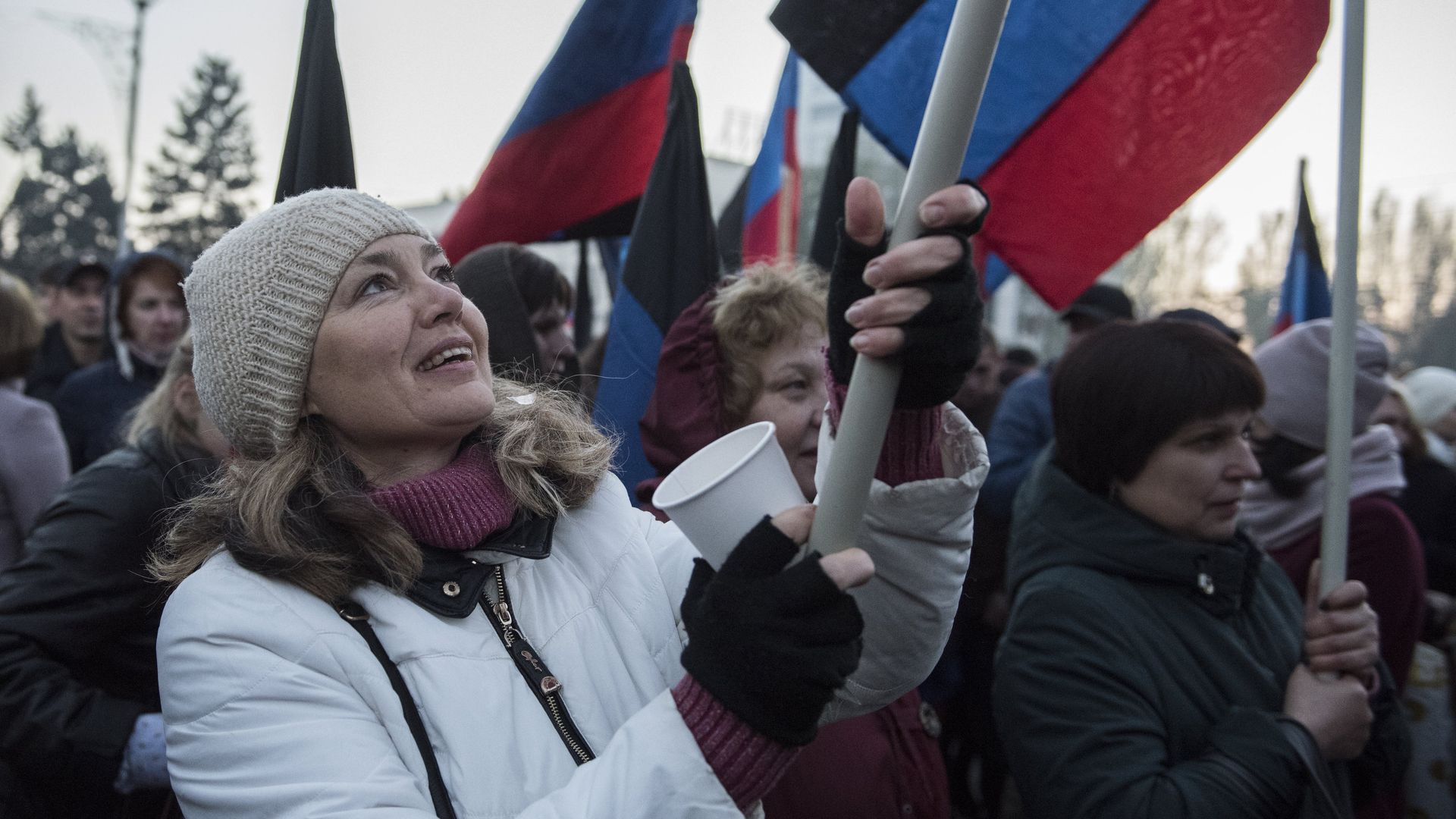 Местные жители на площади имени Ленина в Донецке Местные жители на площади имени Ленина в Донецке - РИА Новости, 1920, 30.12.2022