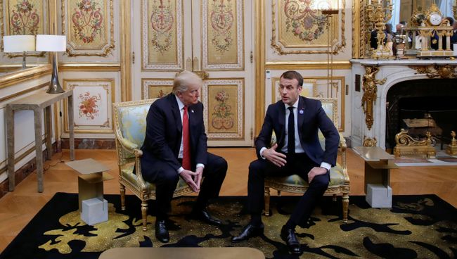 Президент США Дональд Трамп и президент Франции Эммануэль Макрон во время встречи в Париже. 10 ноября 2018 Президент США Дональд Трамп и президент Франции Эммануэль Макрон во время встречи в Париже. 10 ноября 2018