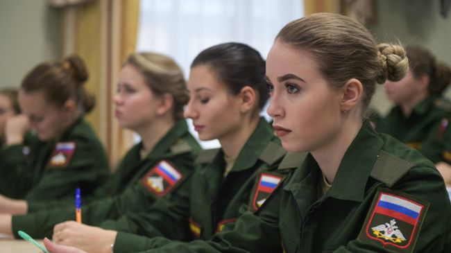 Участницы Всероссийского географического диктанта в Военной академии материально-технического обеспечения имени А. В. Хрулёва в Санкт-Петербурге. Архивное фото Участницы Всероссийского географического диктанта в Военной академии материально-технического обеспечения имени А. В. Хрулёва в Санкт-Петербурге. Архивное фото