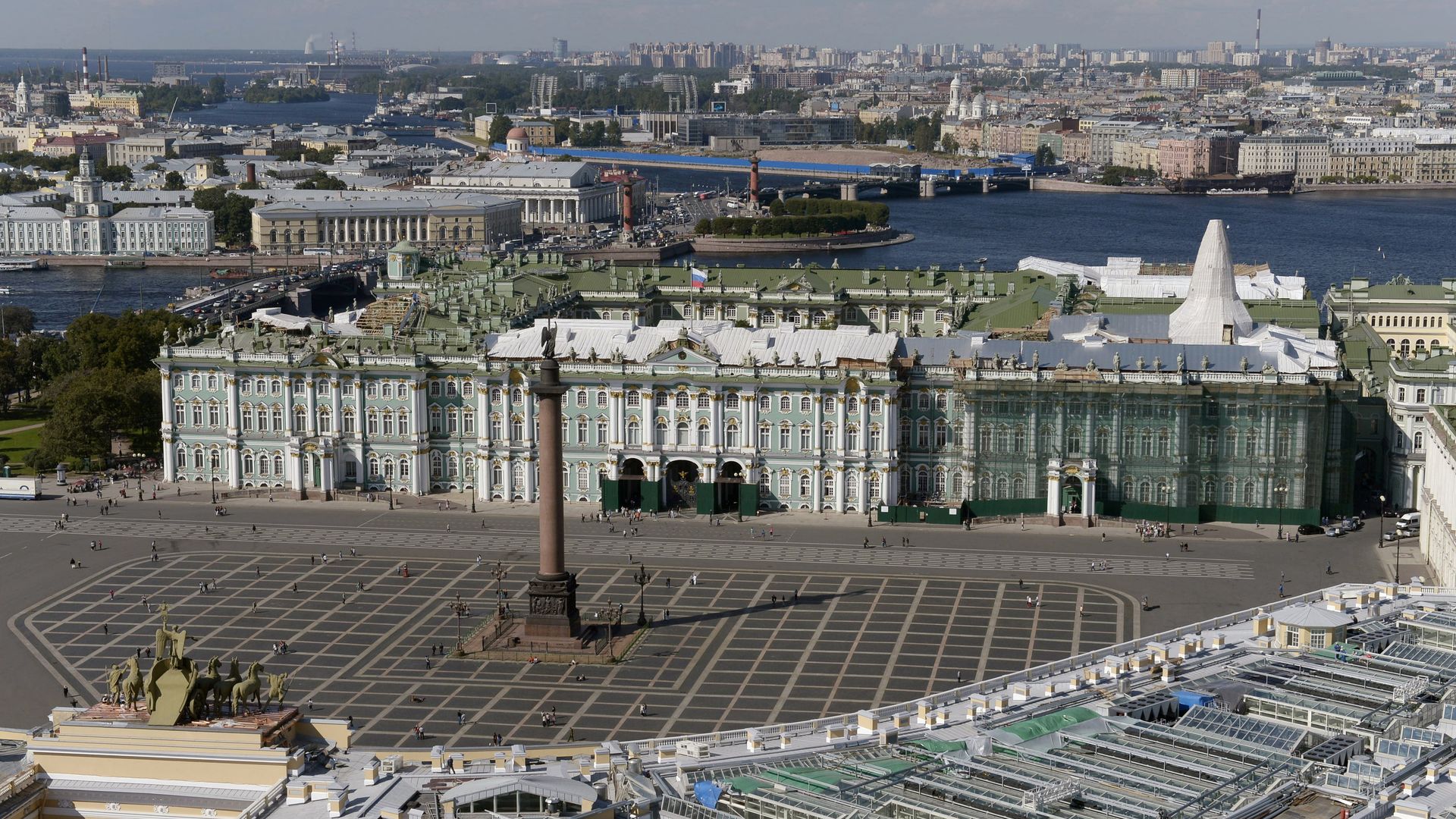 Вид на Дворцовую площадь и Государственный Эрмитаж в Санкт-Петербурге Вид на Дворцовую площадь и Государственный Эрмитаж в Санкт-Петербурге - РИА Новости, 1920, 15.03.2022