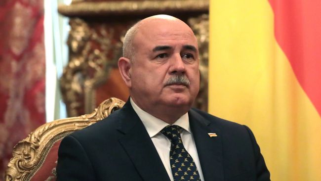 Глава МИД Южной Осетии Дмитрий Медоев во время встречи с главой МИД РФ Сергеем Лавровым. 12 ноября 2018 Глава МИД Южной Осетии Дмитрий Медоев во время встречи с главой МИД РФ Сергеем Лавровым. 12 ноября 2018