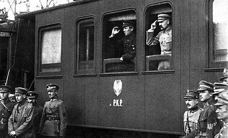 Председатель Директории УНР Симон Петлюра и глава Польского государства Юзеф Пилсудский в Виннице. Апрель 1920 года - РИА Новости, 1920, 10.10.2025