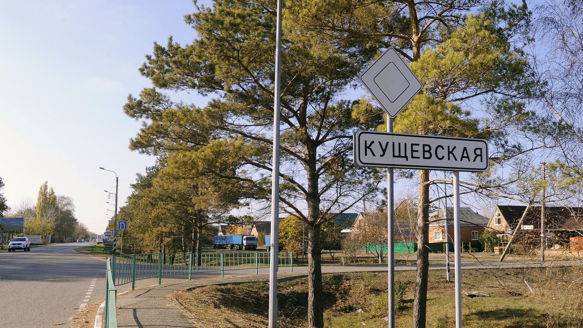 Дорожный указатель при въезде в станицу Кущевская Краснодарского края Дорожный указатель при въезде в станицу Кущевская Краснодарского края - РИА Новости, 1920, 21.01.2022