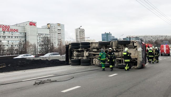 Последствия ДТП c участием грузовика и Газели на Варшавском шоссе. 14 ноября 2018 Последствия ДТП c участием грузовика и Газели на Варшавском шоссе. 14 ноября 2018
