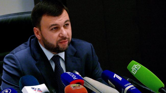 Временно исполняющий обязанности главы Донецкой народной республики Денис Пушилин на пресс-конференции в Донецке. 14 ноября 2018 Временно исполняющий обязанности главы Донецкой народной республики Денис Пушилин на пресс-конференции в Донецке. 14 ноября 2018
