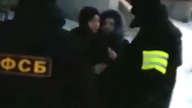 ФСБ России пресекла деятельность группы лиц, причастных к финансированию терроризма. Стоп-кадр оперативной съемки ФСБ России пресекла деятельность группы лиц, причастных к финансированию терроризма. Стоп-кадр оперативной съемки