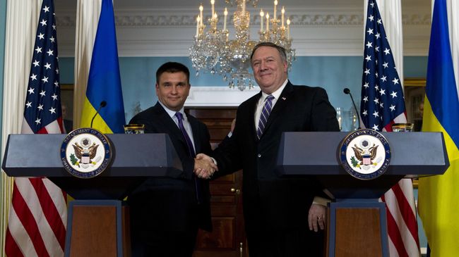 Госсекретарь США Майк Помпео на встрече с главой украинского МИД Павлом Климкиным. 16 ноября 2018 Госсекретарь США Майк Помпео на встрече с главой украинского МИД Павлом Климкиным. 16 ноября 2018