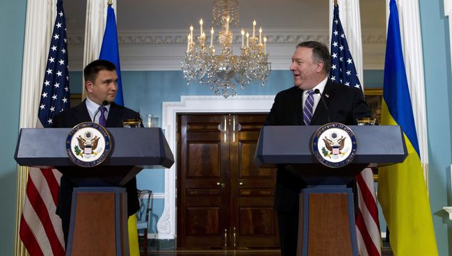 Госсекретарь США Майк Помпео на встрече с главой украинского МИД Павлом Климкиным. 16 ноября 2018 Госсекретарь США Майк Помпео на встрече с главой украинского МИД Павлом Климкиным. 16 ноября 2018
