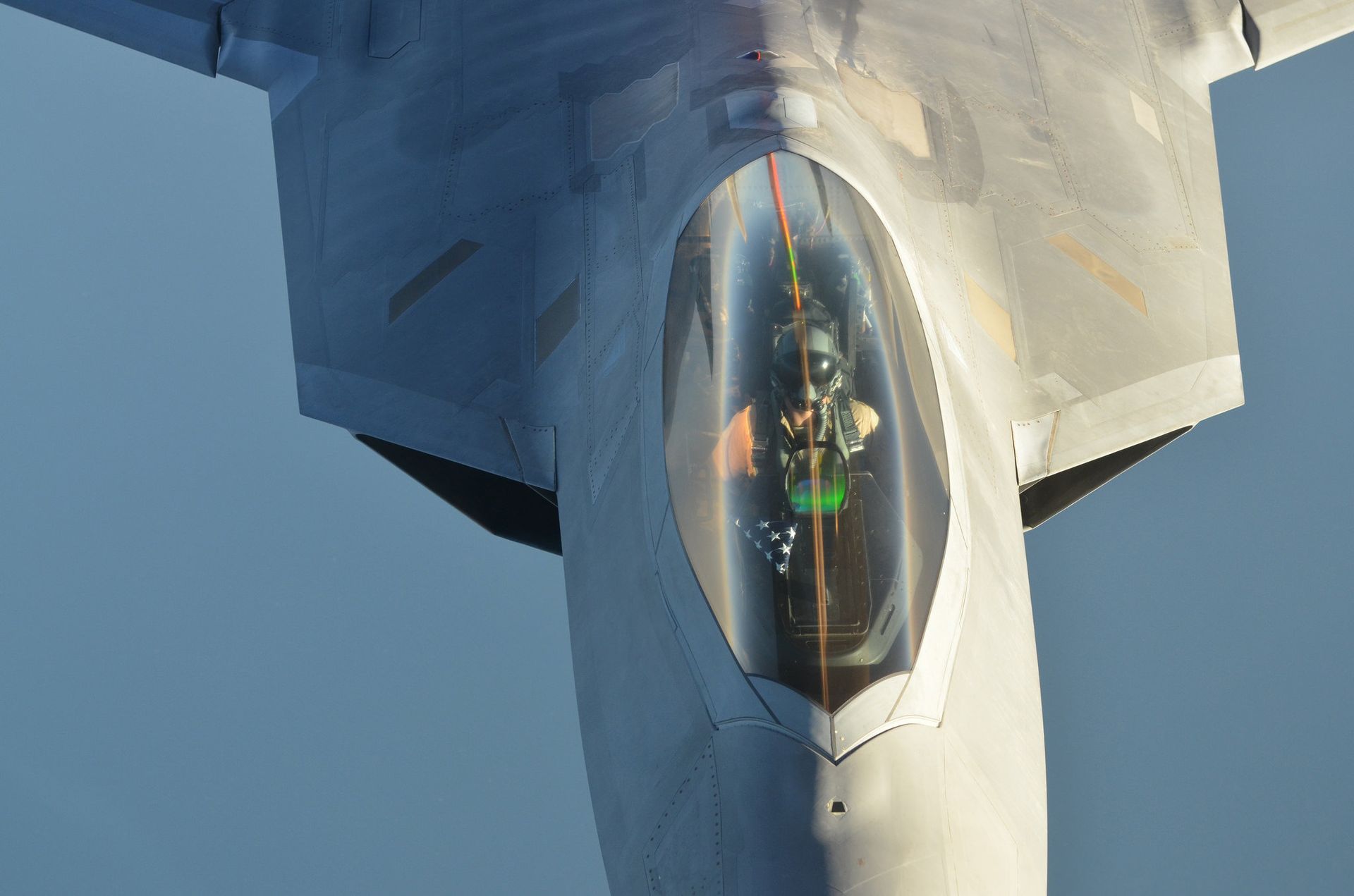 Истребитель ВВС США F-22 Raptor после проведения авиаударов в Сирии Истребитель ВВС США F-22 Raptor после проведения авиаударов в Сирии - РИА Новости, 1920, 21.11.2023
