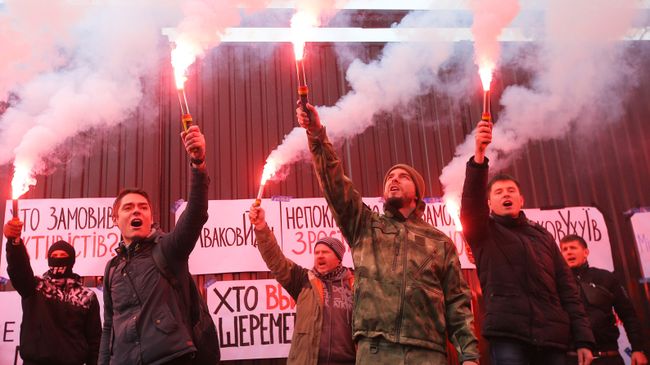 Участники акции за отставку главы МВД Украины Арсена Авакова в Киеве Участники акции за отставку главы МВД Украины Арсена Авакова в Киеве