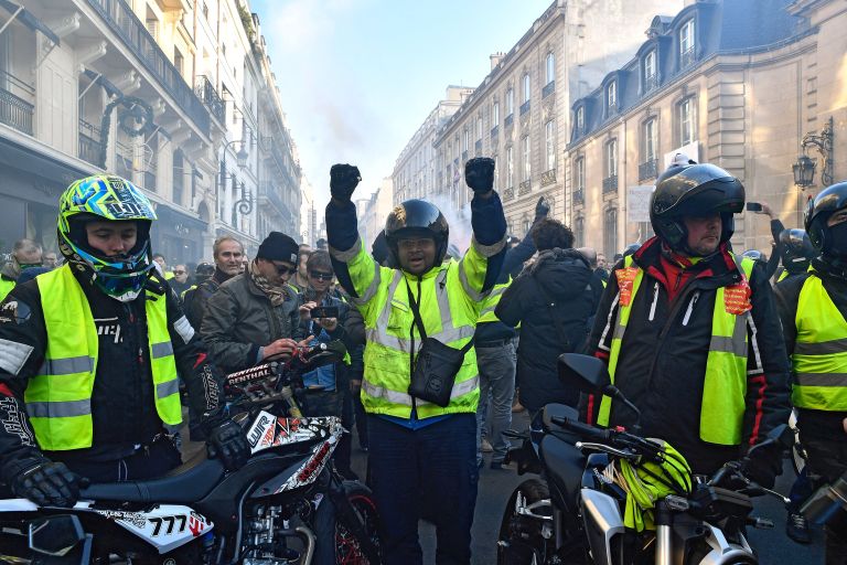 Акции протеста Желтые жилеты во Франции Акции протеста Желтые жилеты во Франции