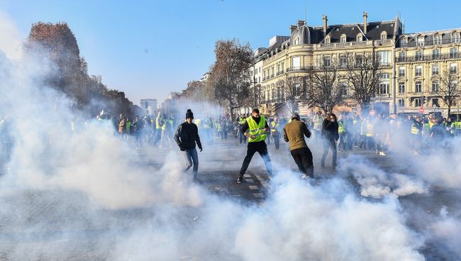 Акции протеста Желтые жилеты во Франции Акции протеста Желтые жилеты во Франции