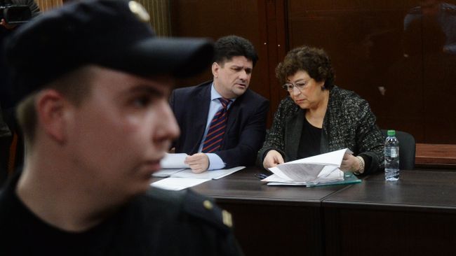 Адвокат Вадим Прохоров и главный редактор журнала The New Times Евгения Альбац в Тверском суде Москвы. 20 ноября 2018 Адвокат Вадим Прохоров и главный редактор журнала The New Times Евгения Альбац в Тверском суде Москвы. 20 ноября 2018