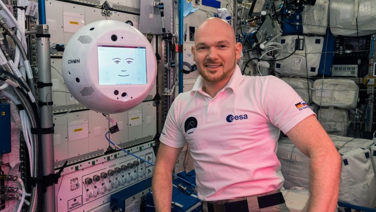 Астронавт ESA Александр Герст с роботом CIMON Астронавт ESA Александр Герст с роботом CIMON