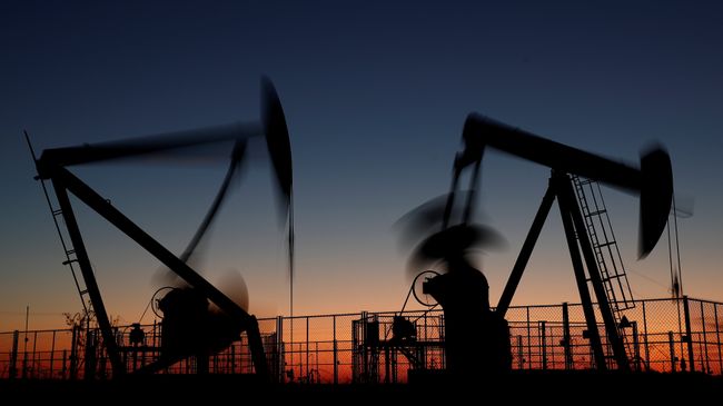 Нефтяные станки-качалки. Архивное фото